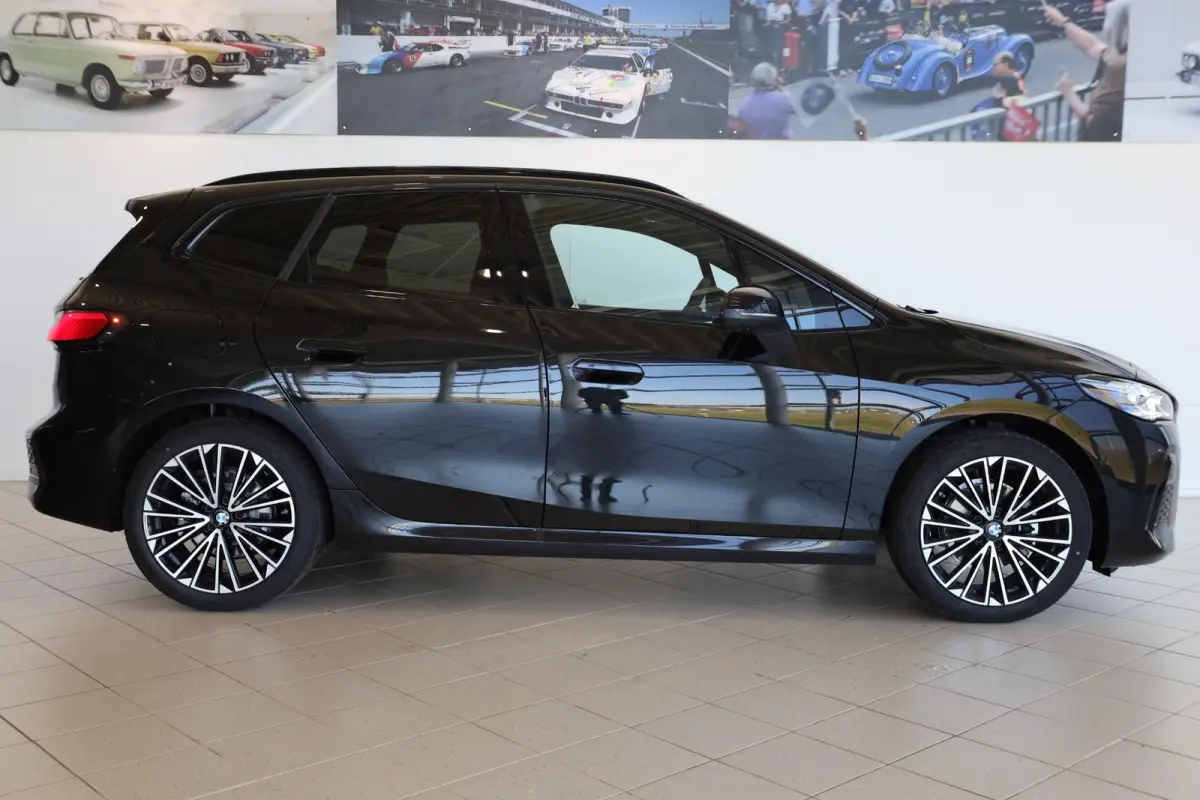 225e xDrive | M Sport Pro | Panoramadak | Head-Up Display | Harman Kardon