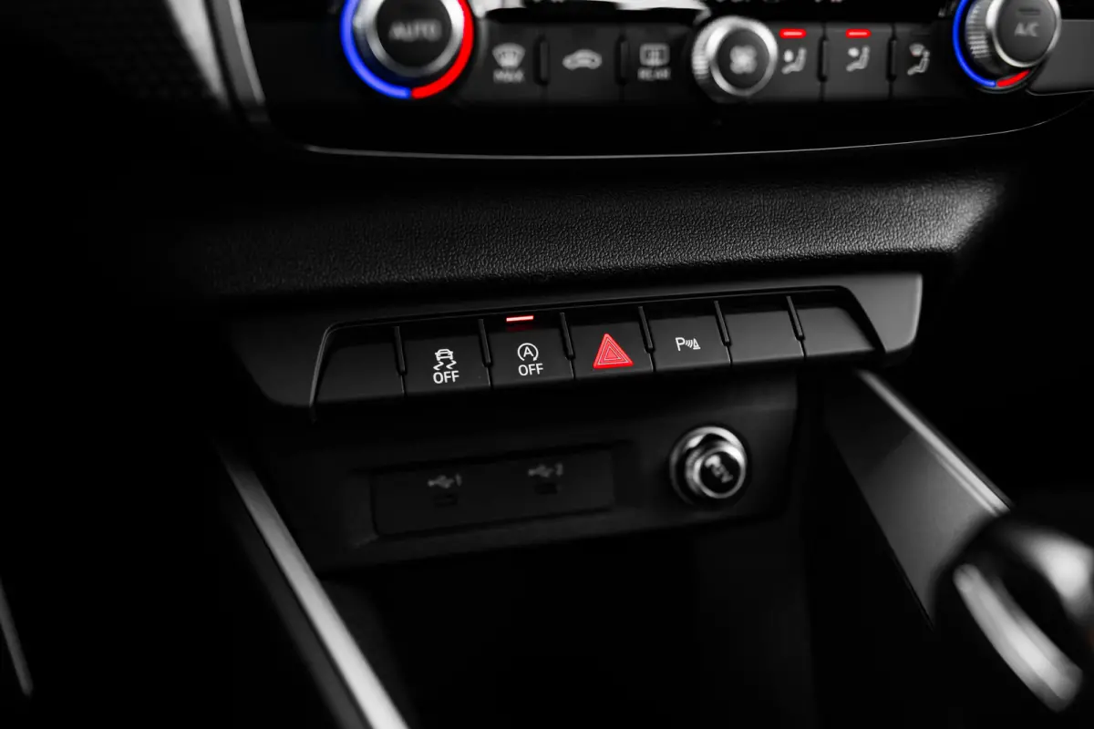 Advanced edition, (2024) | Airconditioning 2-zone | Audi smartphone interface | Audi virtual cockpit