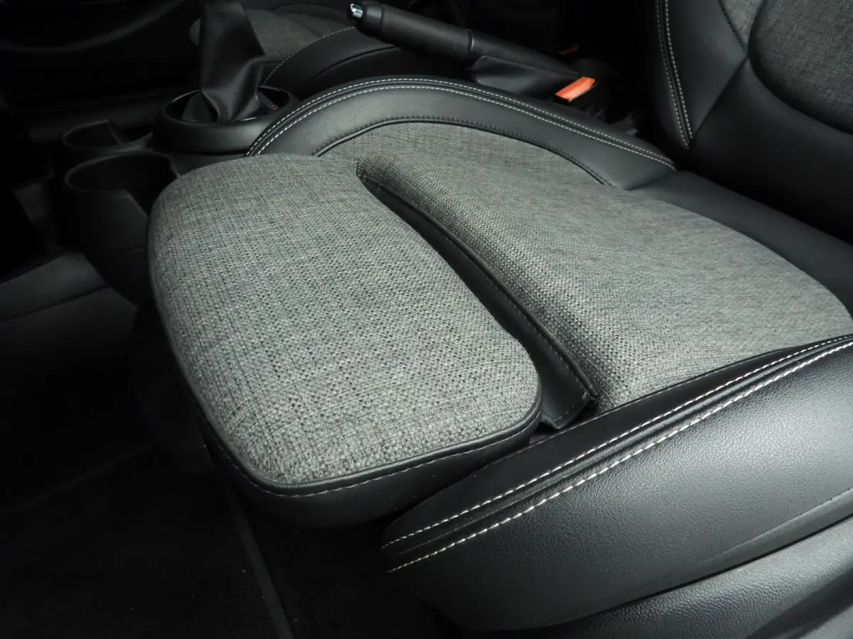Cooper JCW Uitvoering / Sportstoelen / LED / Harman-KardonPark Assist / Getint glas / Alu wielen 17 inch black