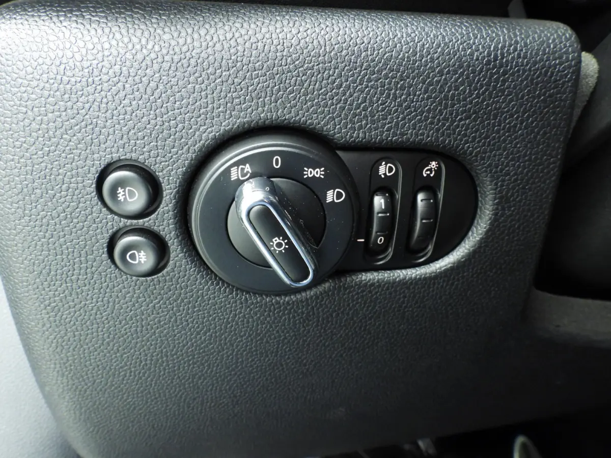 Cooper JCW Uitvoering / Sportstoelen / LED / Harman-KardonPark Assist / Getint glas / Alu wielen 17 inch black