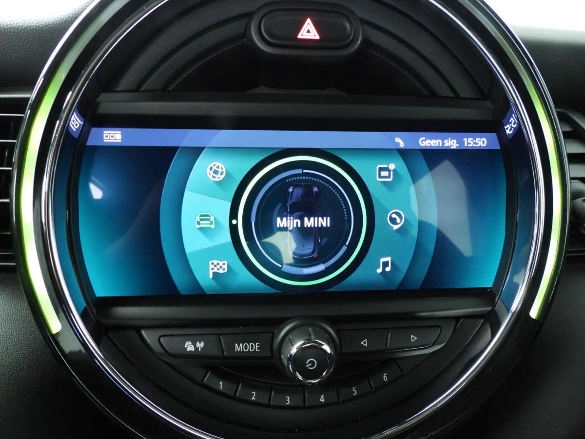 Cooper JCW Uitvoering / Sportstoelen / LED / Harman-KardonPark Assist / Getint glas / Alu wielen 17 inch black