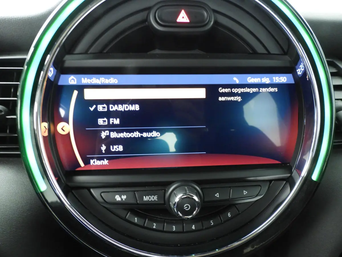 Cooper JCW Uitvoering / Sportstoelen / LED / Harman-KardonPark Assist / Getint glas / Alu wielen 17 inch black