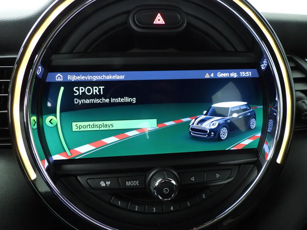 Cooper JCW Uitvoering / Sportstoelen / LED / Harman-KardonPark Assist / Getint glas / Alu wielen 17 inch black