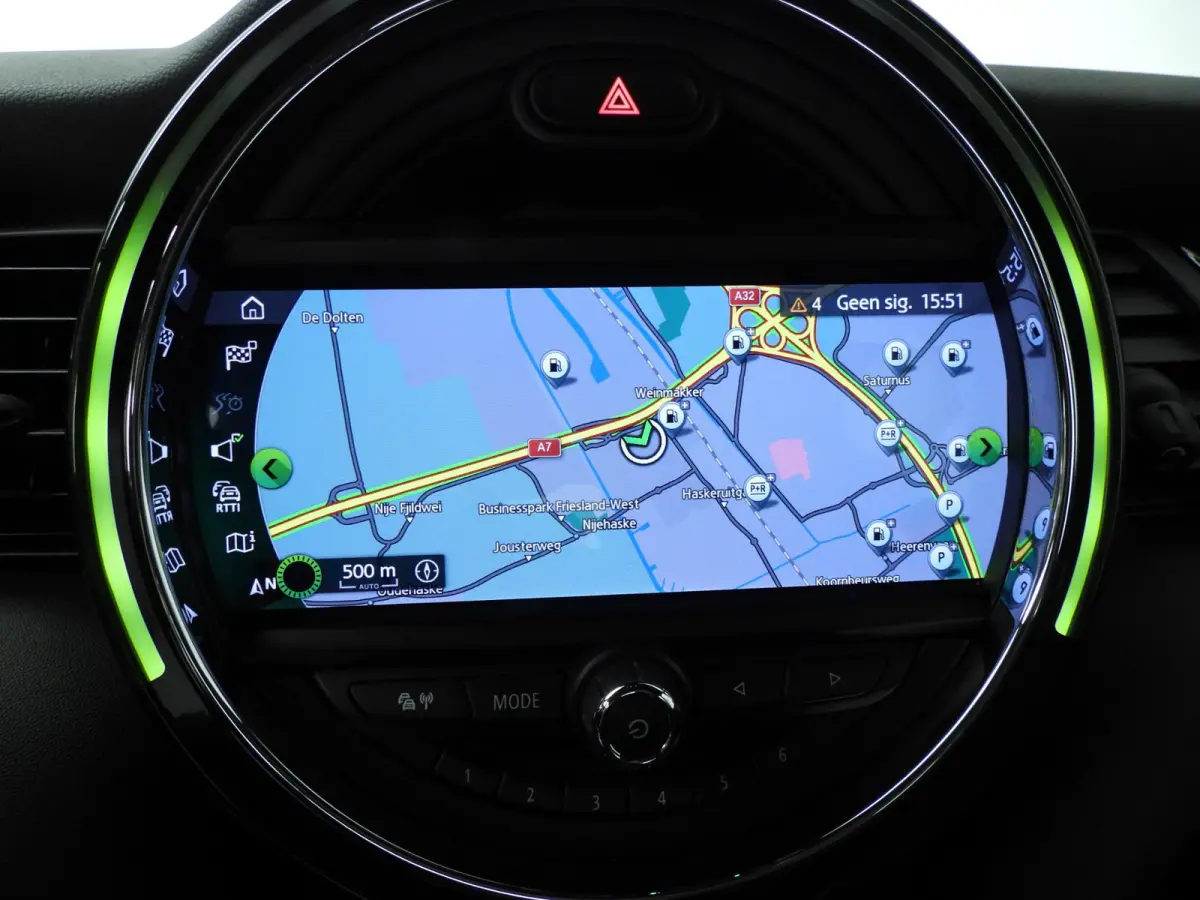 Cooper JCW Uitvoering / Sportstoelen / LED / Harman-KardonPark Assist / Getint glas / Alu wielen 17 inch black