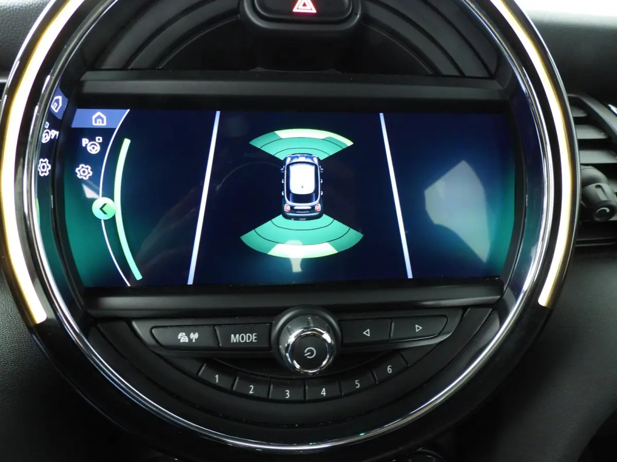 Cooper JCW Uitvoering / Sportstoelen / LED / Harman-KardonPark Assist / Getint glas / Alu wielen 17 inch black