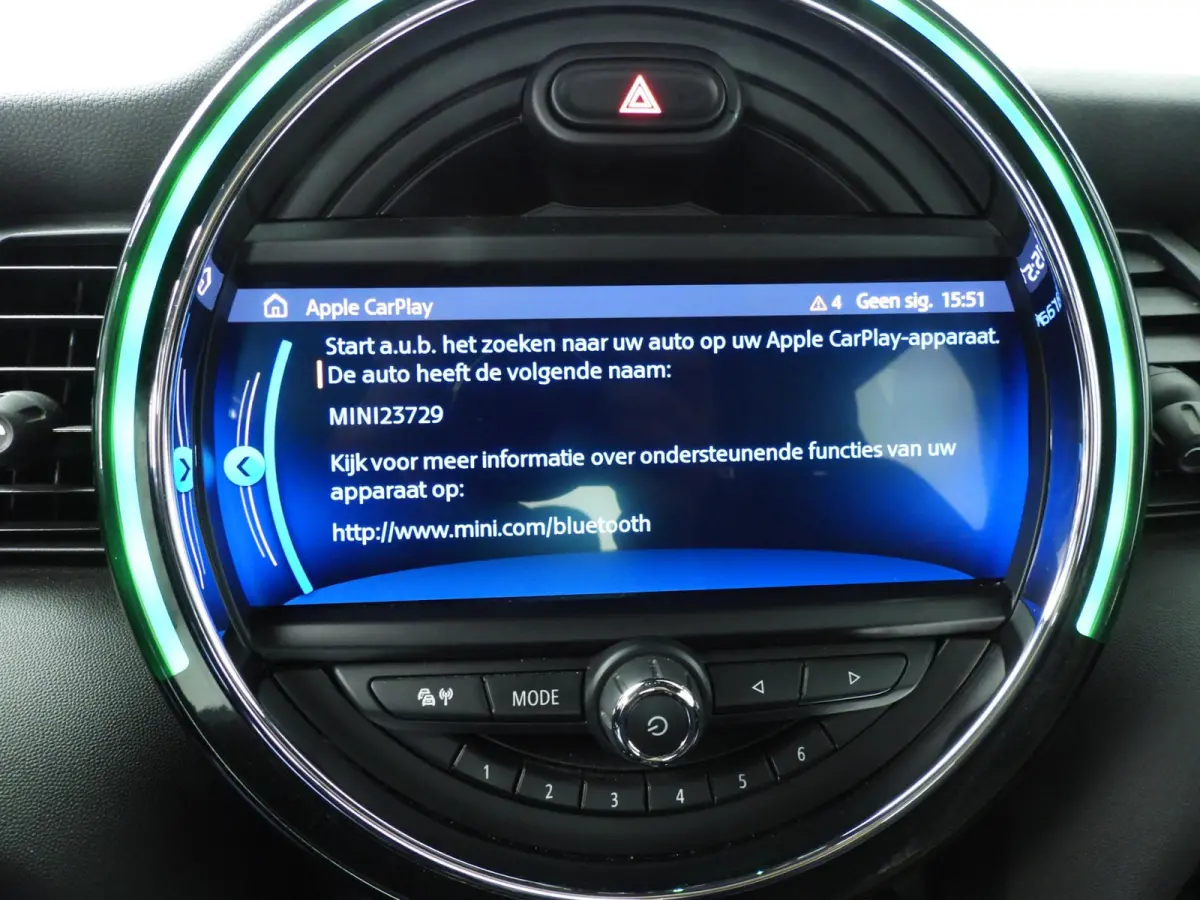 Cooper JCW Uitvoering / Sportstoelen / LED / Harman-KardonPark Assist / Getint glas / Alu wielen 17 inch black
