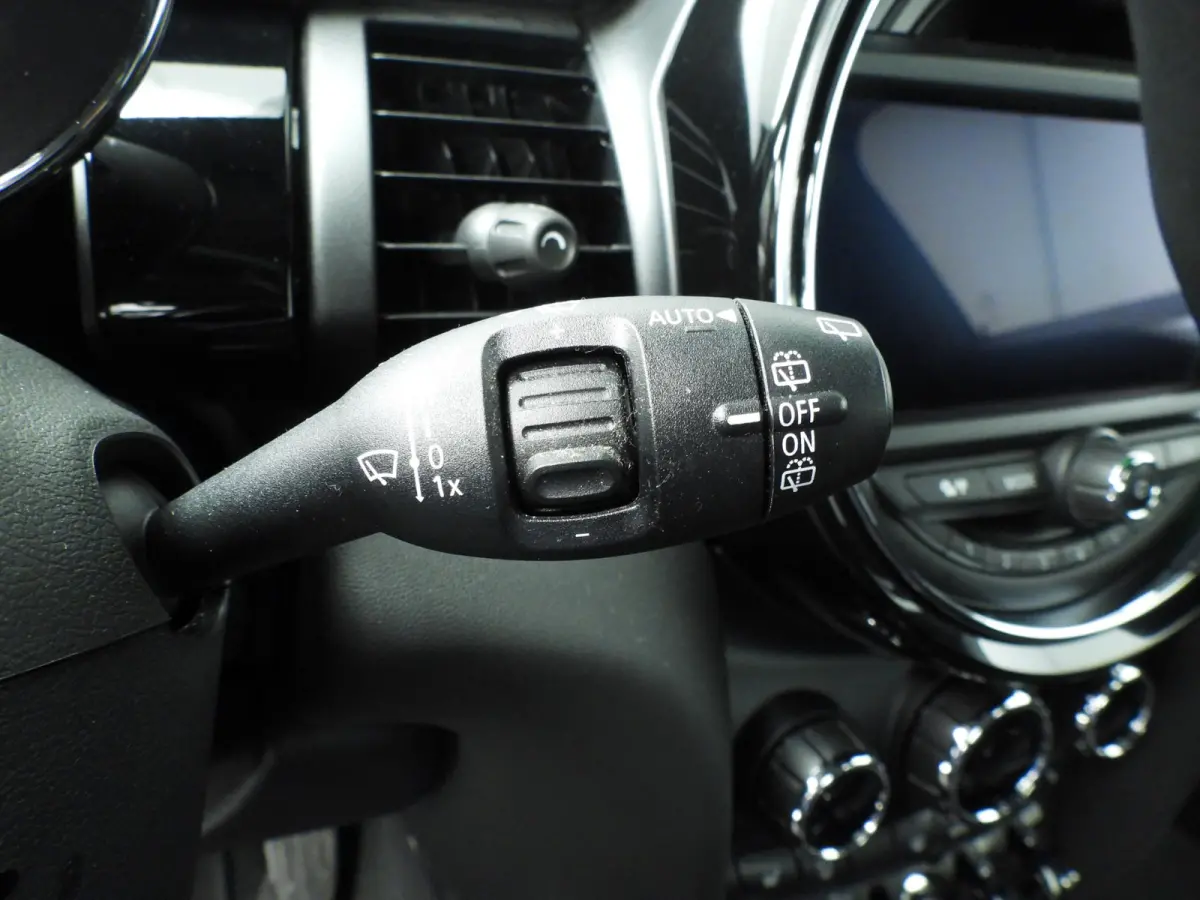 Cooper JCW Uitvoering / Sportstoelen / LED / Harman-KardonPark Assist / Getint glas / Alu wielen 17 inch black