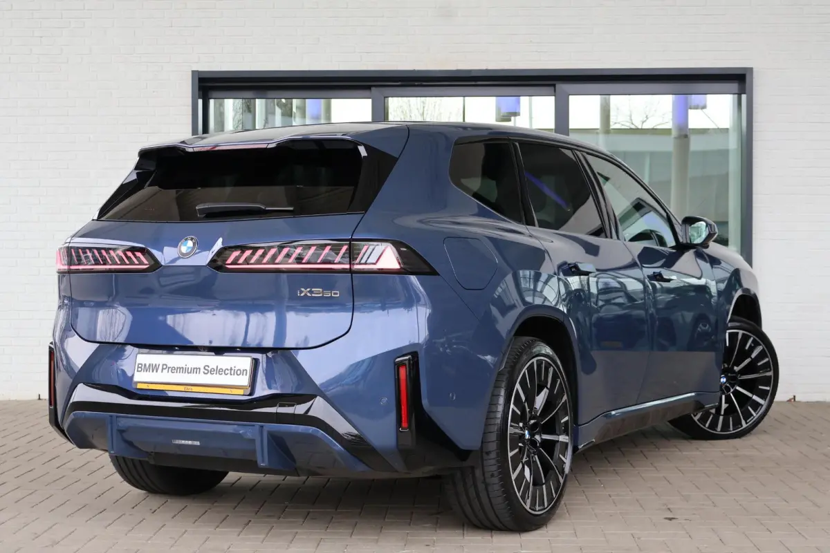 50 xDrive | M Sportpakket | Innovation Pack | Panoramadak | Iconic Glow