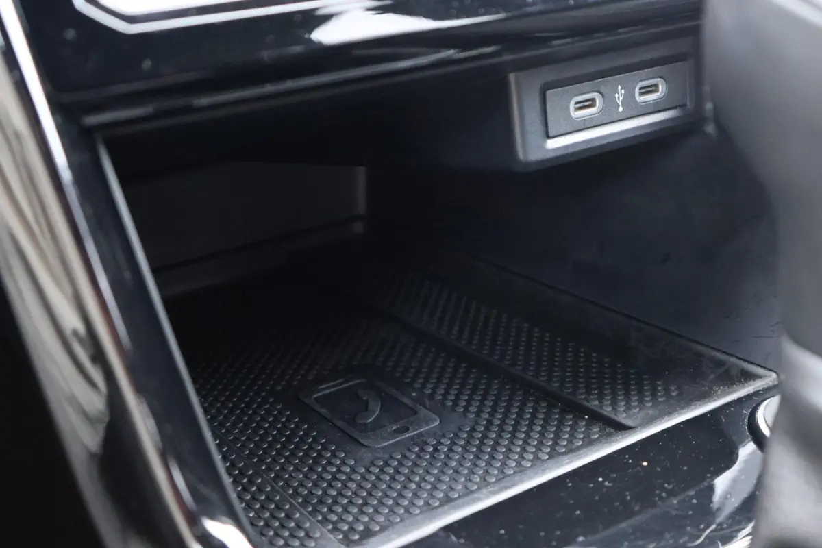 1.0 TSI 115pk DSG R-Line | Keyless Entry | Navigatie | Apple Carplay | Stoelverwarming