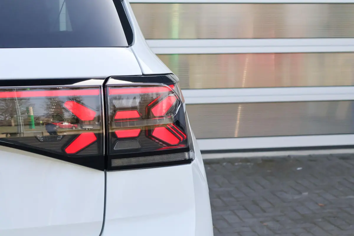 1.0 TSI 115pk DSG R-Line | Keyless Entry | Navigatie | Apple Carplay | Stoelverwarming