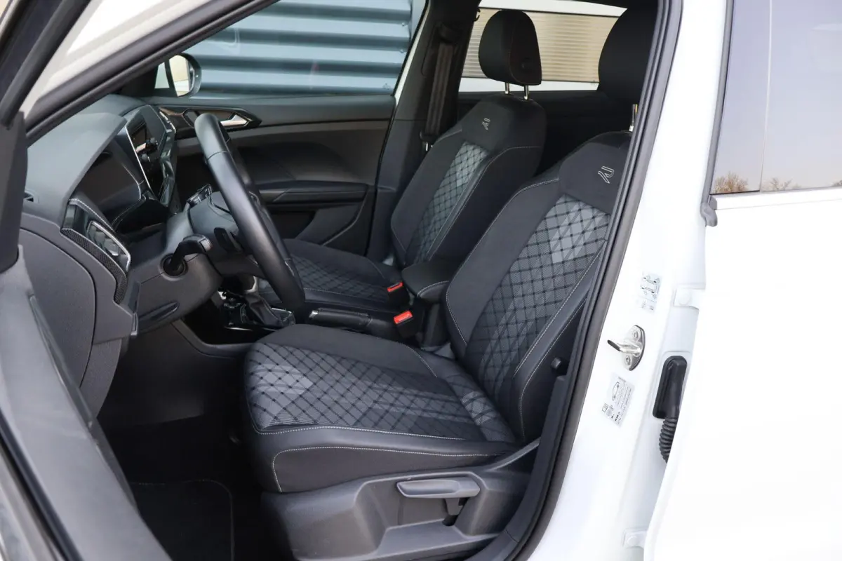 1.0 TSI 115pk DSG R-Line | Keyless Entry | Navigatie | Apple Carplay | Stoelverwarming