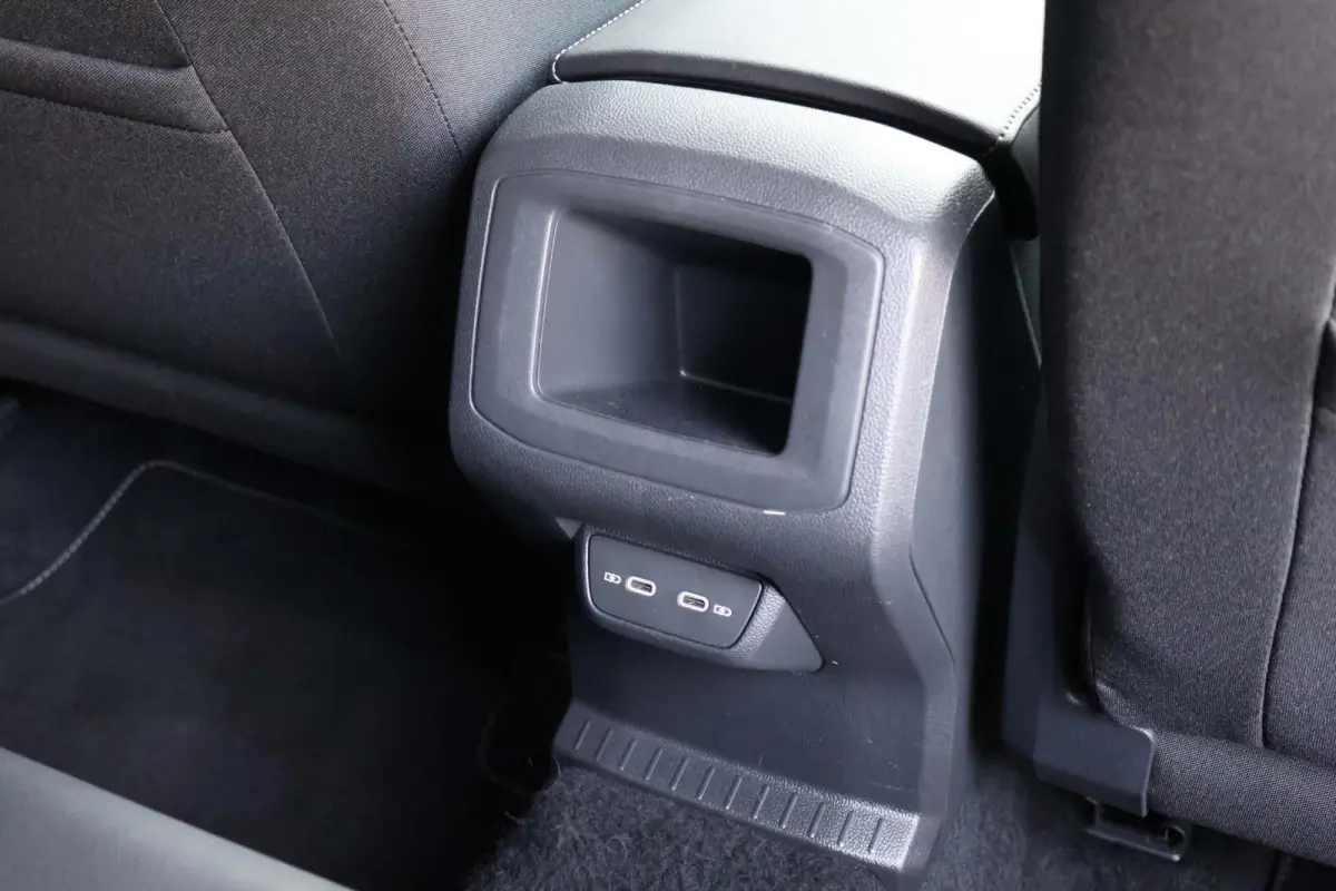 1.0 TSI 115pk DSG R-Line | Keyless Entry | Navigatie | Apple Carplay | Stoelverwarming
