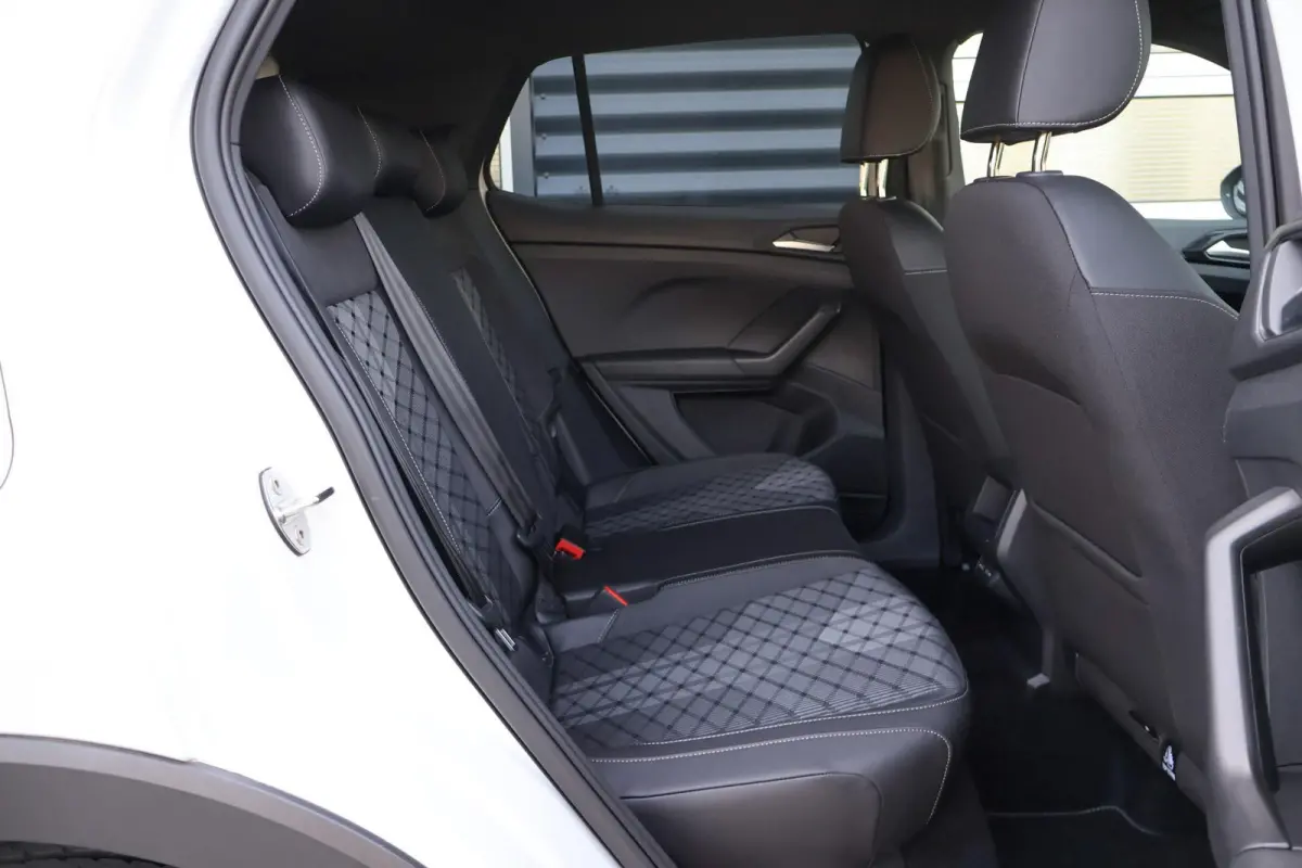 1.0 TSI 115pk DSG R-Line | Keyless Entry | Navigatie | Apple Carplay | Stoelverwarming