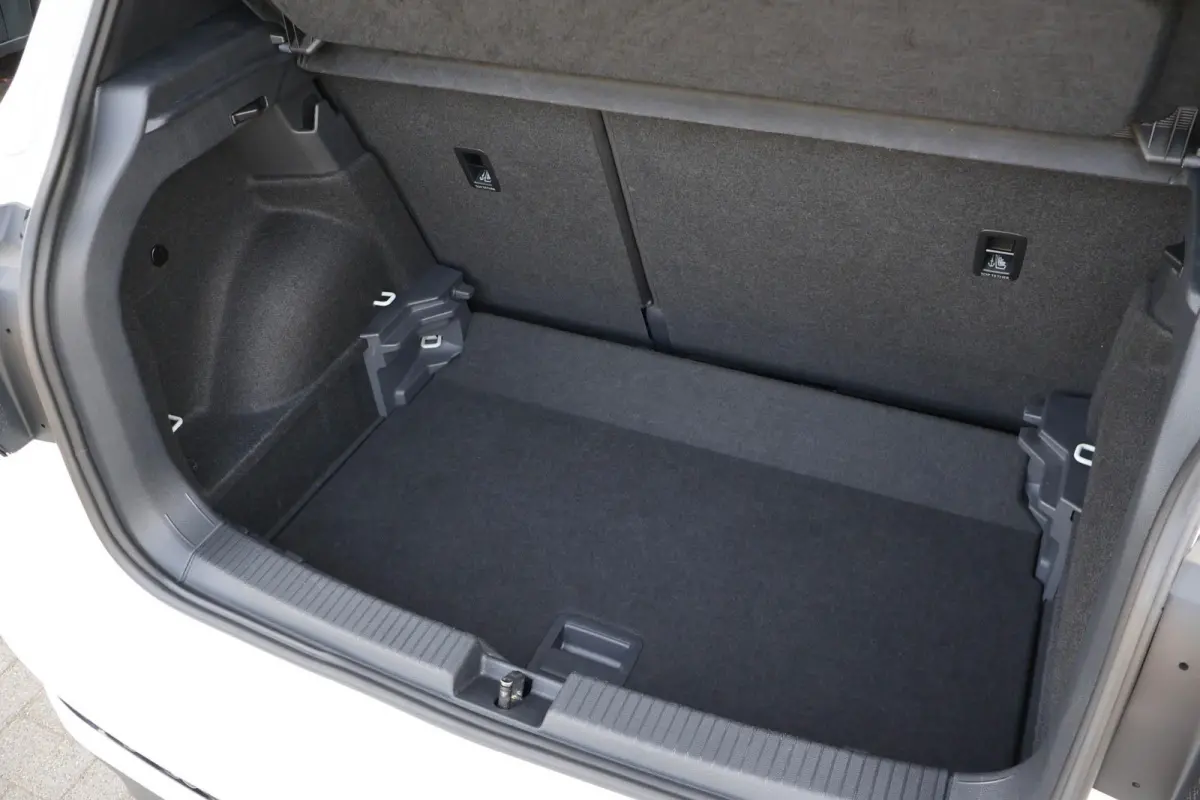 1.0 TSI 115pk DSG R-Line | Keyless Entry | Navigatie | Apple Carplay | Stoelverwarming