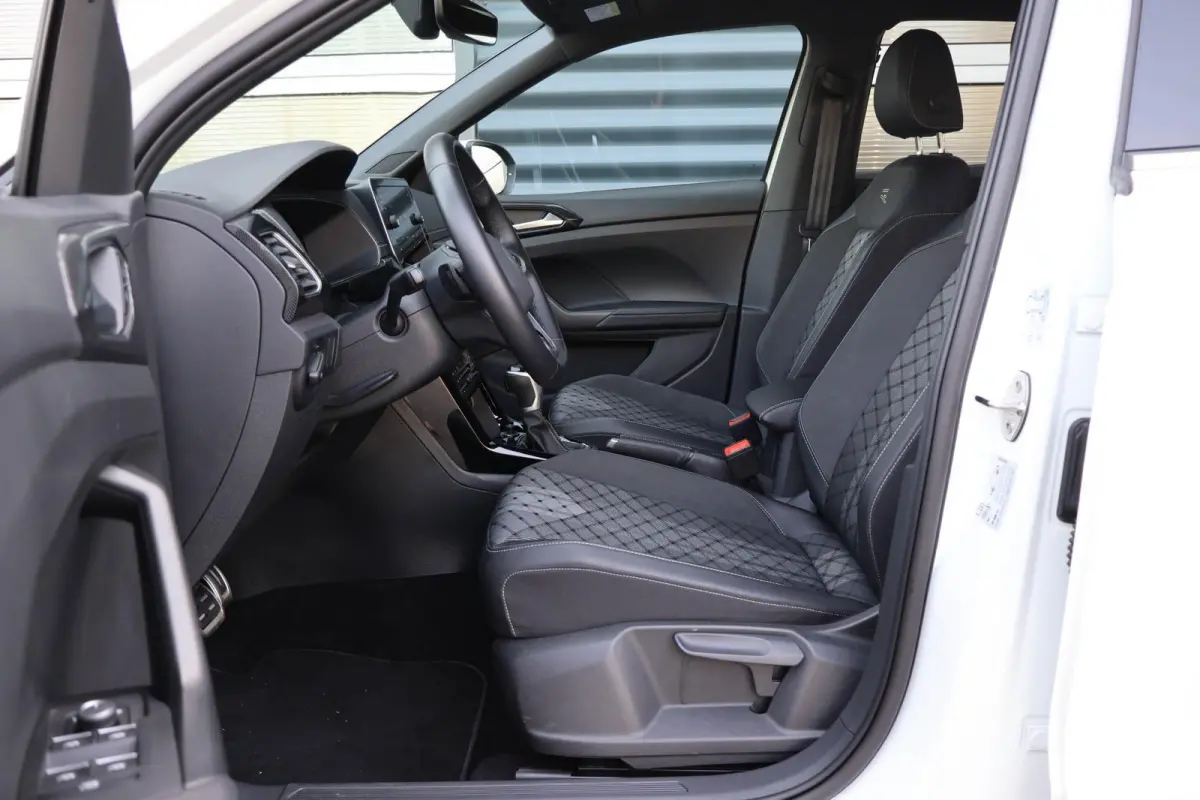 1.0 TSI 115pk DSG R-Line | Keyless Entry | Navigatie | Apple Carplay | Stoelverwarming