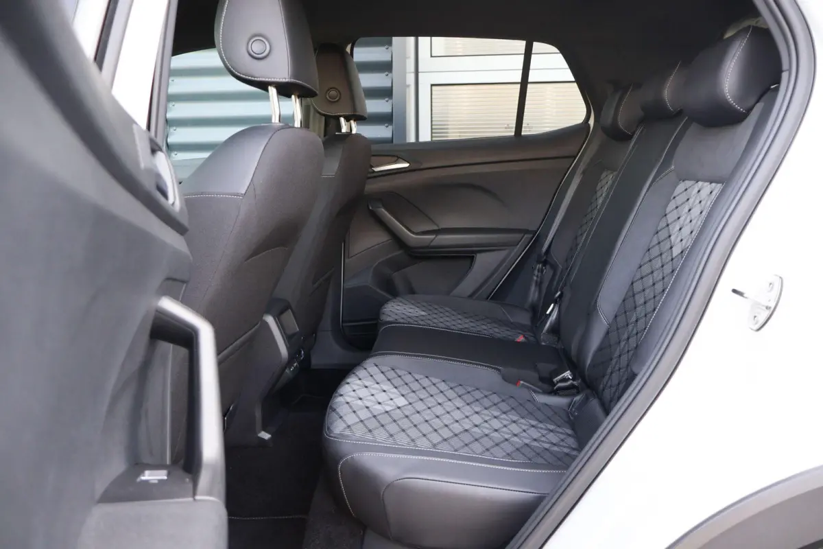 1.0 TSI 115pk DSG R-Line | Keyless Entry | Navigatie | Apple Carplay | Stoelverwarming