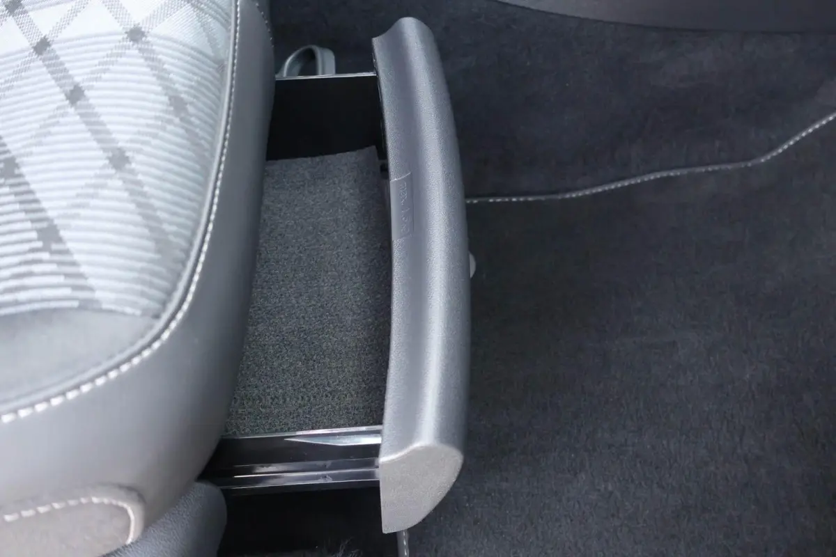 1.0 TSI 115pk DSG R-Line | Keyless Entry | Navigatie | Apple Carplay | Stoelverwarming