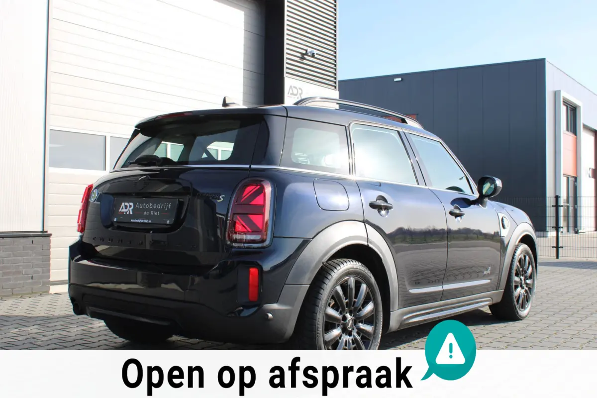 Mini 1.5 Cooper ALL4 / Matrix / black optik/ 18'' / navi / Cruise/ bom voll