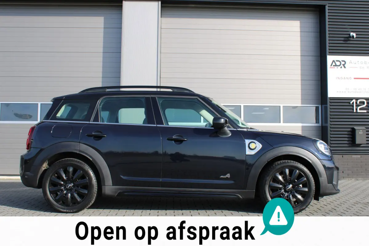 Mini 1.5 Cooper ALL4 / Matrix / black optik/ 18'' / navi / Cruise/ bom voll