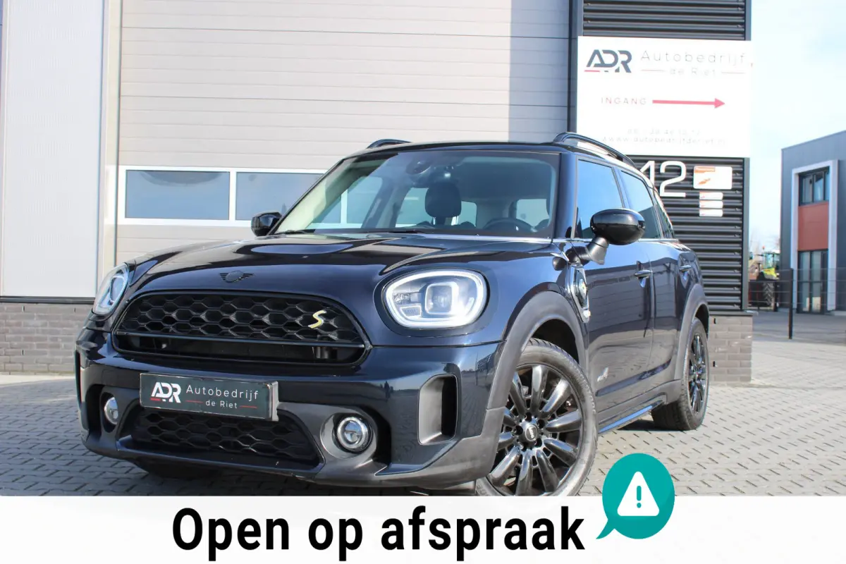 Mini 1.5 Cooper ALL4 / Matrix / black optik/ 18'' / navi / Cruise/ bom voll