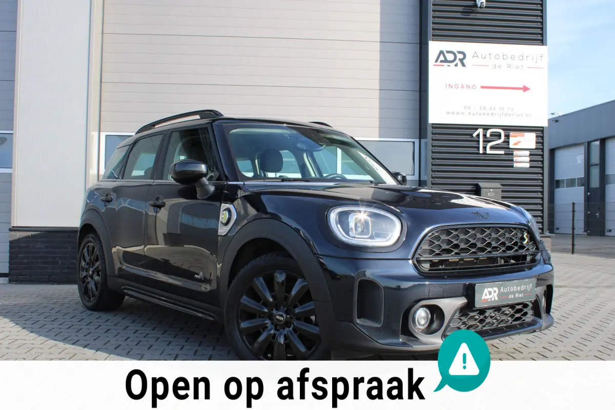 Mini 1.5 Cooper ALL4 / Matrix / black optik/ 18'' / navi / Cruise/ bom voll