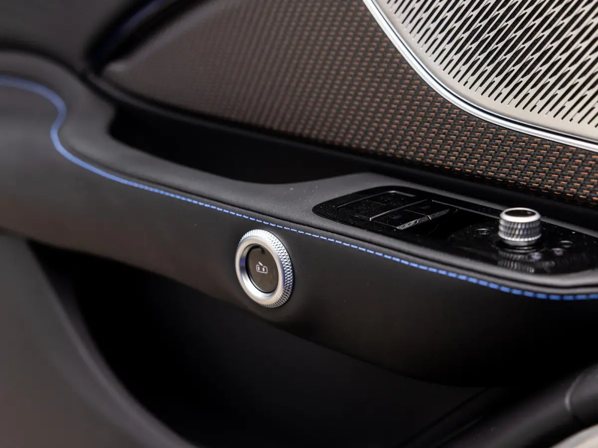 AWD Folgore 92.5 kWh | 760PK | Fuoriserie Paint | Sonus Faber Premium Audio | 360° Camera |
