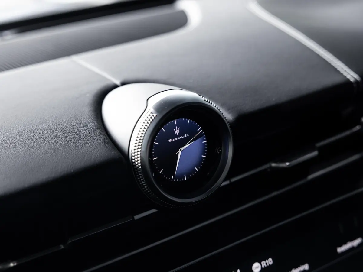 2.0 MHEV Modena | 330PK | Luchtvering | Sonus Faber Sound System | Panoramadak | 21'' LM. Velgen |