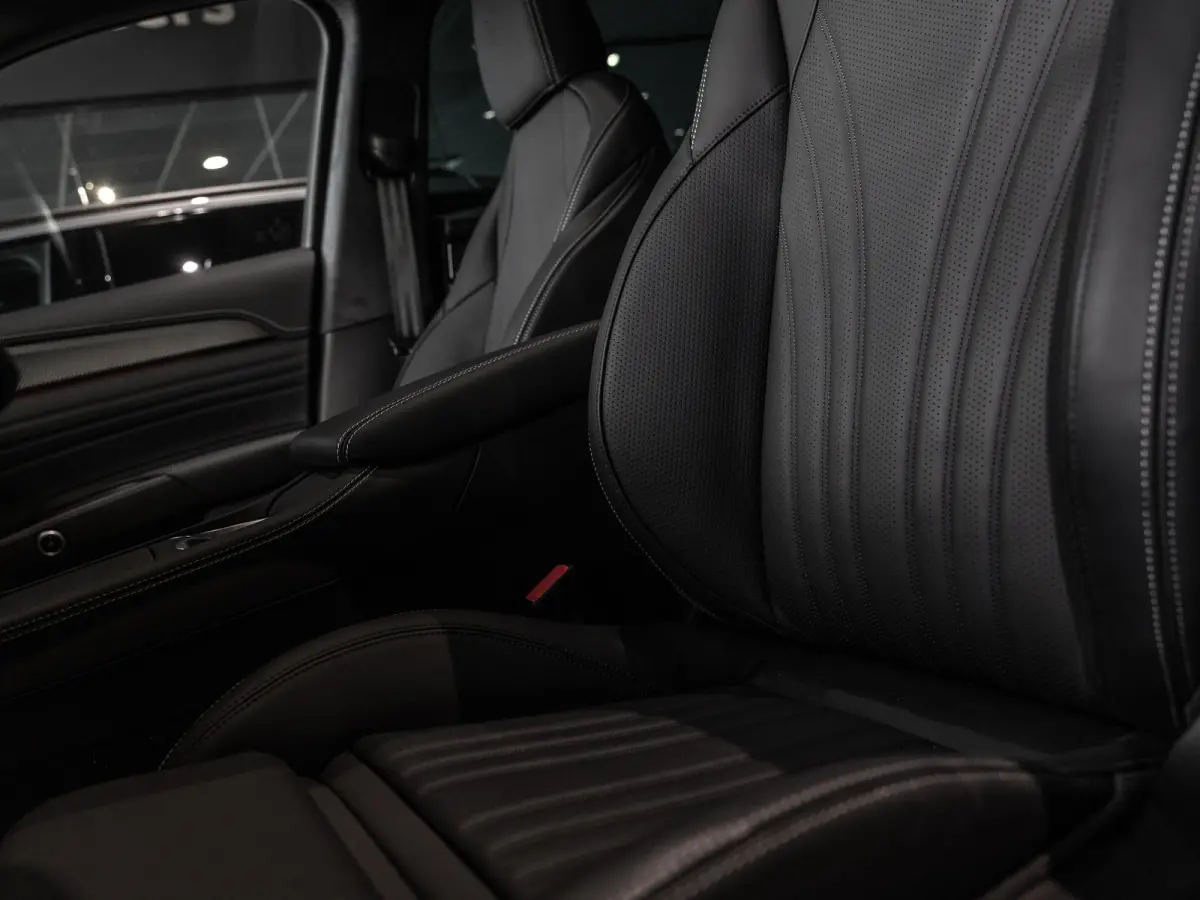 2.0 MHEV Modena | 330PK | Luchtvering | Sonus Faber Sound System | Panoramadak | 21'' LM. Velgen |