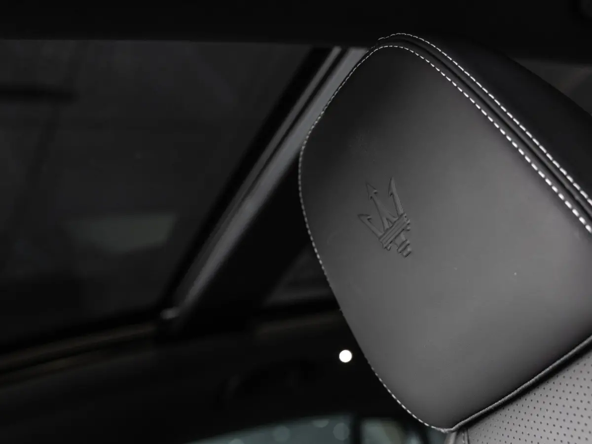 2.0 MHEV Modena | 330PK | Luchtvering | Sonus Faber Sound System | Panoramadak | 21'' LM. Velgen |