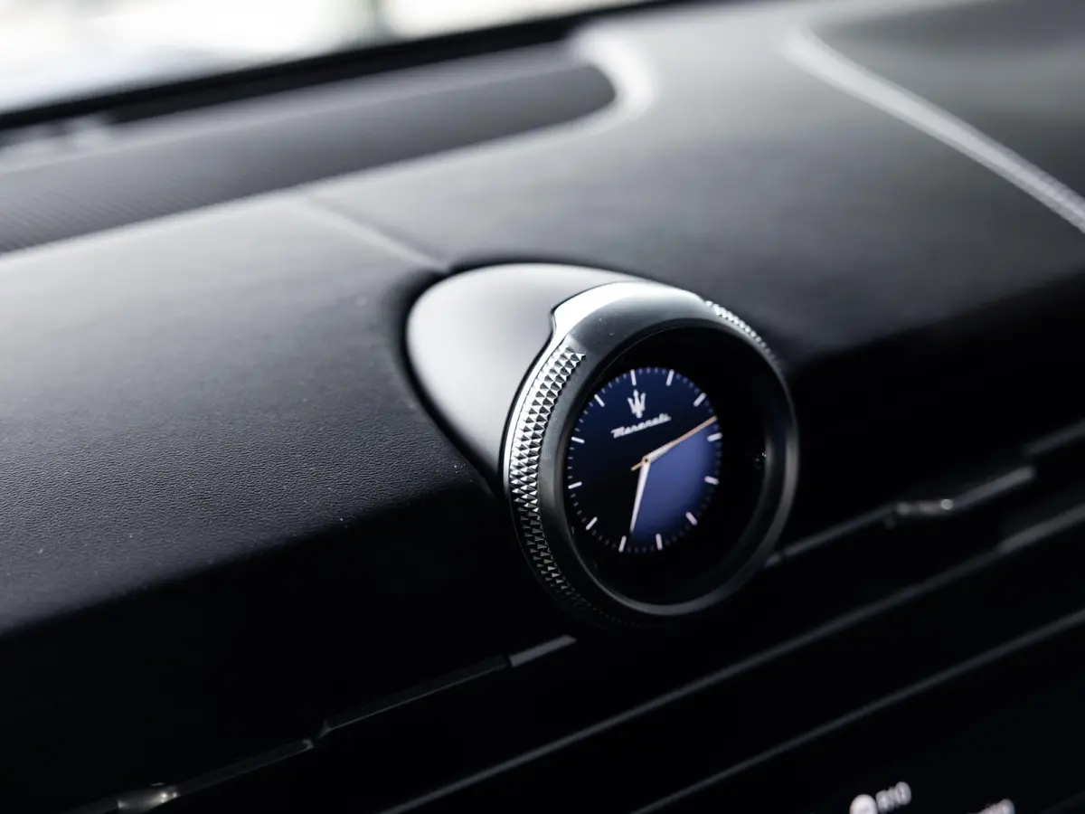 2.0 MHEV Modena | 330PK | Luchtvering | Sonus Faber Sound System | Panoramadak | 21'' LM. Velgen |