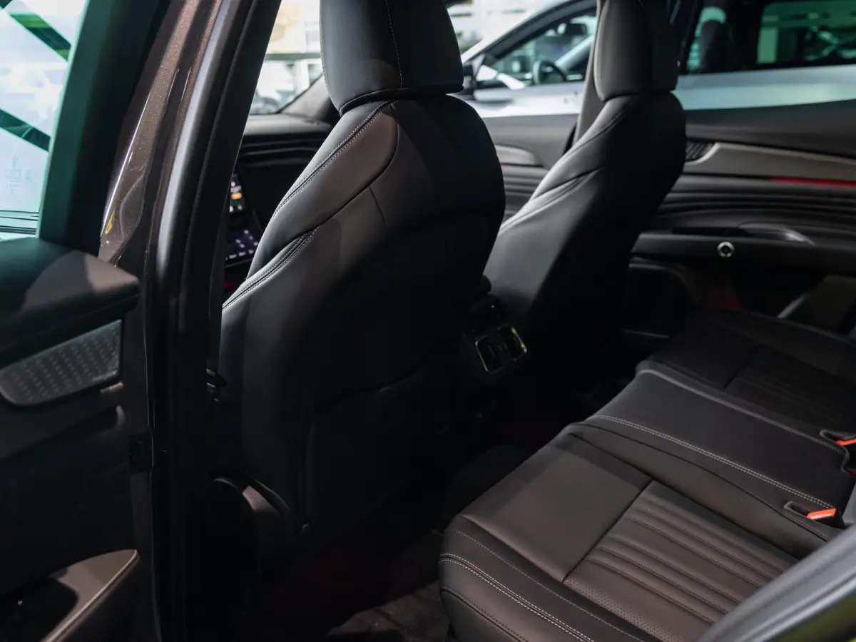 2.0 MHEV Modena | 330PK | Luchtvering | Sonus Faber Sound System | Panoramadak | 21'' LM. Velgen |