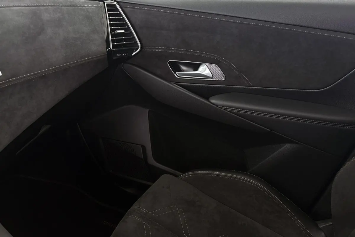 E-Tense Performance Line Panoramadak Stoelverwarming Camera Carplay 19"