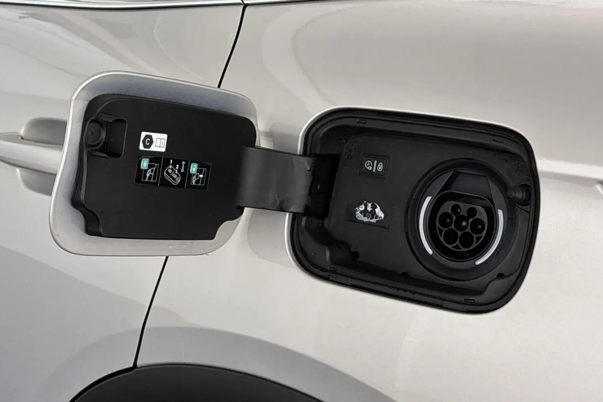 E-Tense Performance Line Panoramadak Stoelverwarming Camera Carplay 19"