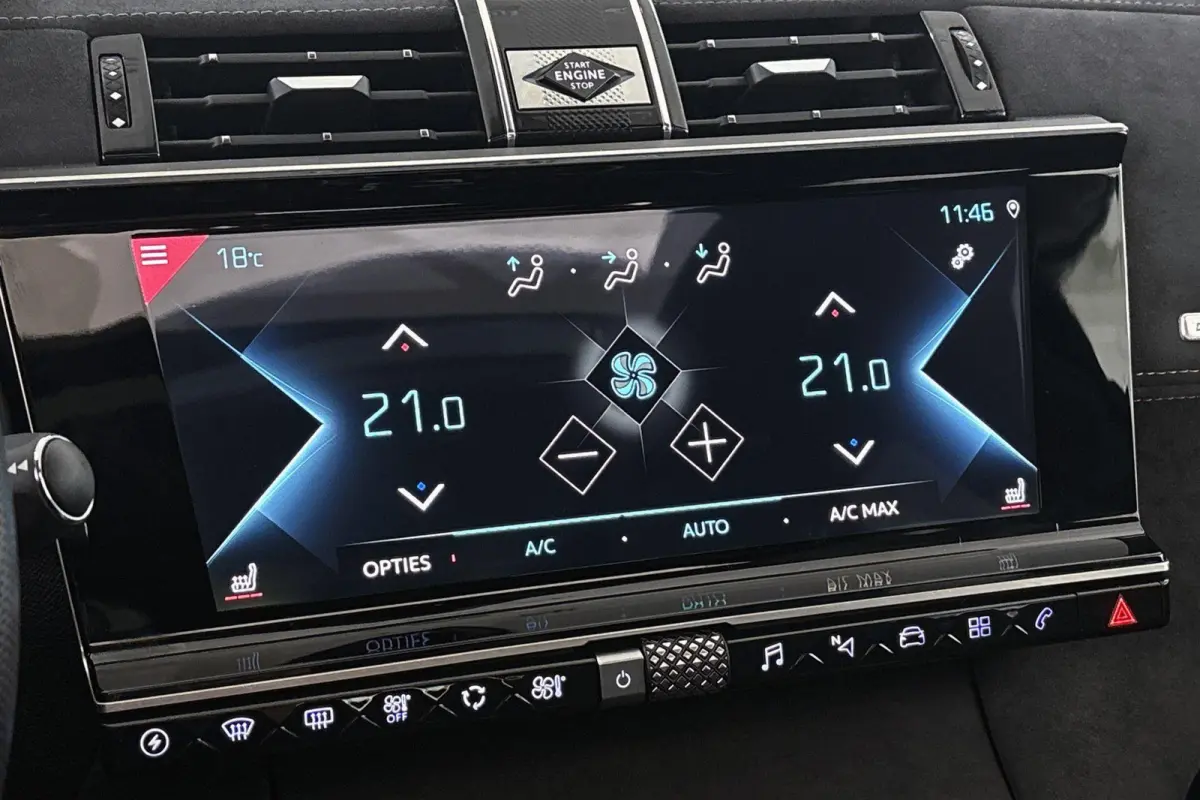 E-Tense Performance Line Panoramadak Stoelverwarming Camera Carplay 19"