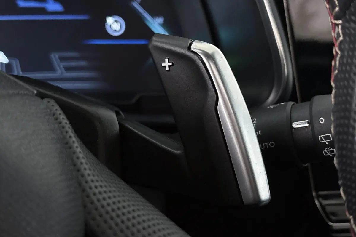 E-Tense Performance Line Panoramadak Stoelverwarming Camera Carplay 19"