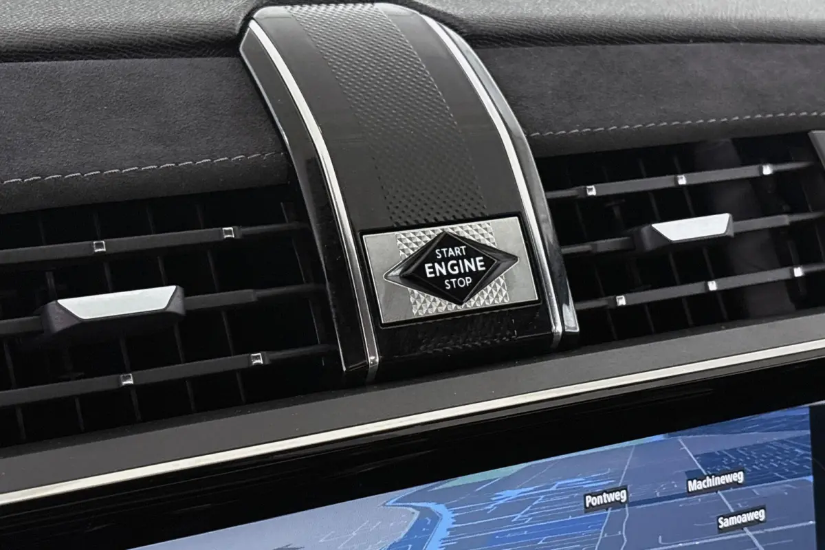 E-Tense Performance Line Panoramadak Stoelverwarming Camera Carplay 19"