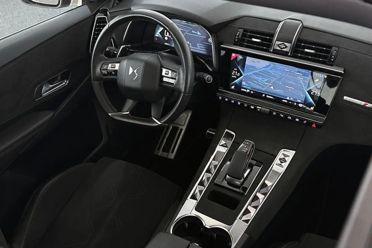 E-Tense Performance Line Panoramadak Stoelverwarming Camera Carplay 19"