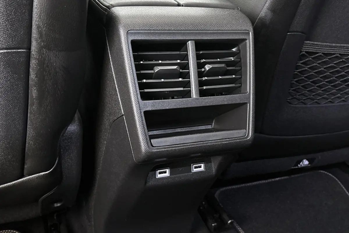 E-Tense Performance Line Panoramadak Stoelverwarming Camera Carplay 19"