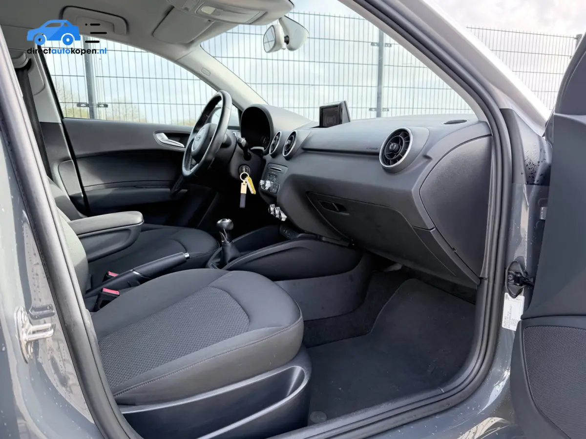 1.0 TFSI | NAVI | Airco | PDC | 17"LMV