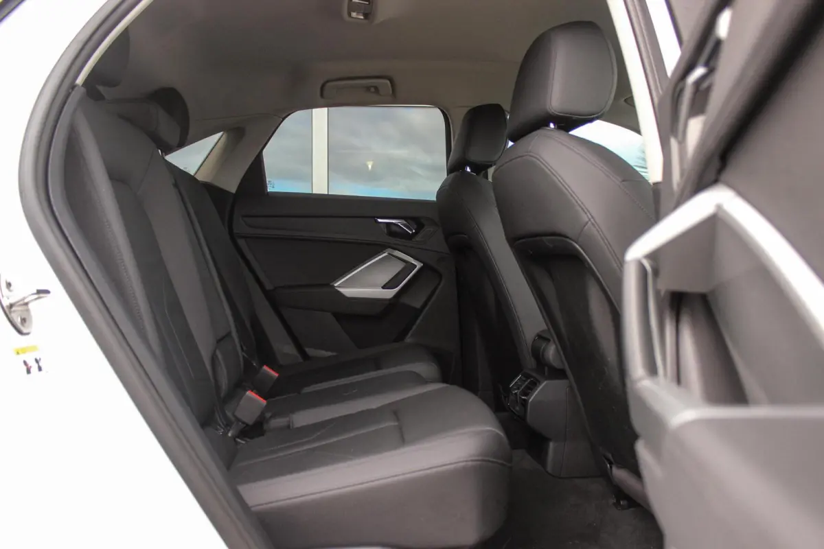 35 TDI Pro Line S | S-line | Apple Carplay | Achteruitrijcamera | Virtual Cockpit | Rijstrooksensor | Cruise control | Trekhaak | MMI Navigatie | Leer | Parkeer assistent