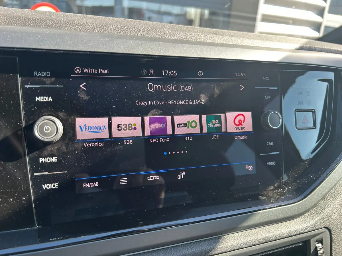 1.0 TSI 95 pk R-Line Business | Elektrische panoramadak | Achteruitrijcamera | Apple carplay |