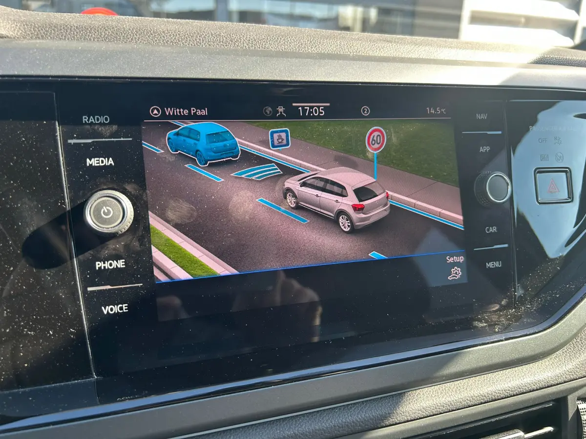 1.0 TSI 95 pk R-Line Business | Elektrische panoramadak | Achteruitrijcamera | Apple carplay |