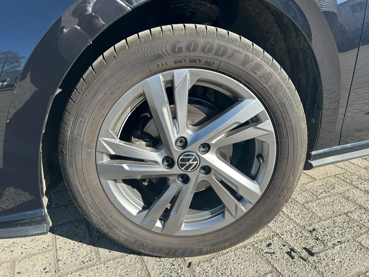 1.0 TSI 95 pk R-Line Business | Elektrische panoramadak | Achteruitrijcamera | Apple carplay |