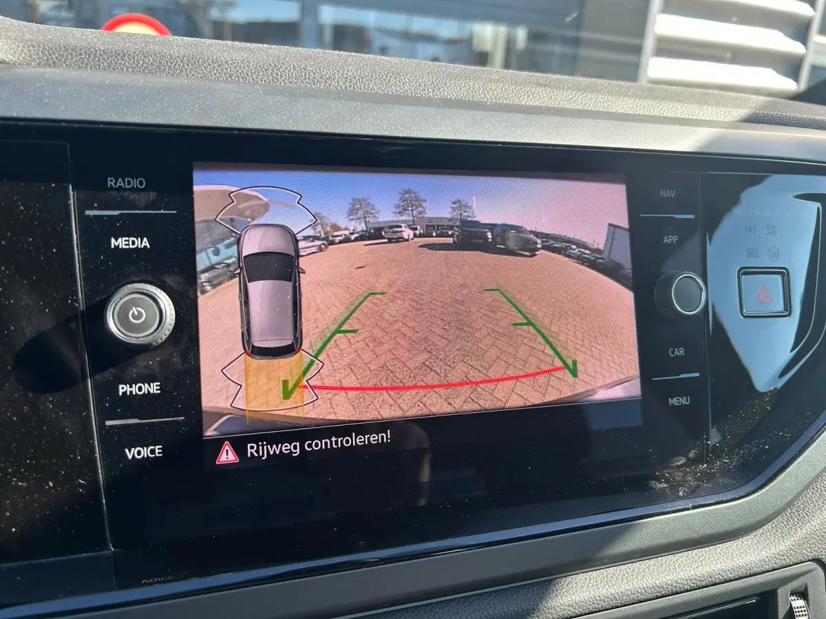 1.0 TSI 95 pk R-Line Business | Elektrische panoramadak | Achteruitrijcamera | Apple carplay |