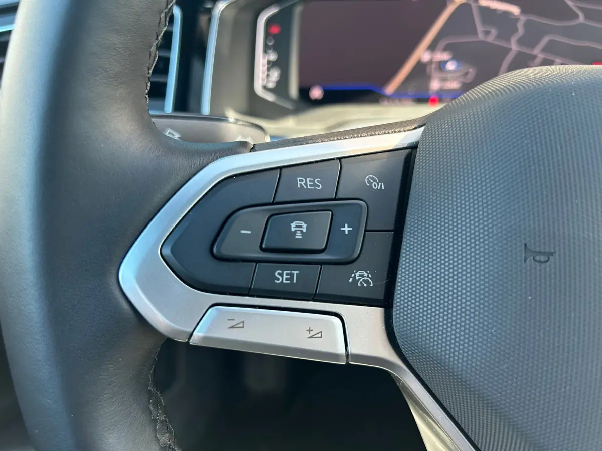 1.0 TSI 95 pk R-Line Business | Elektrische panoramadak | Achteruitrijcamera | Apple carplay |