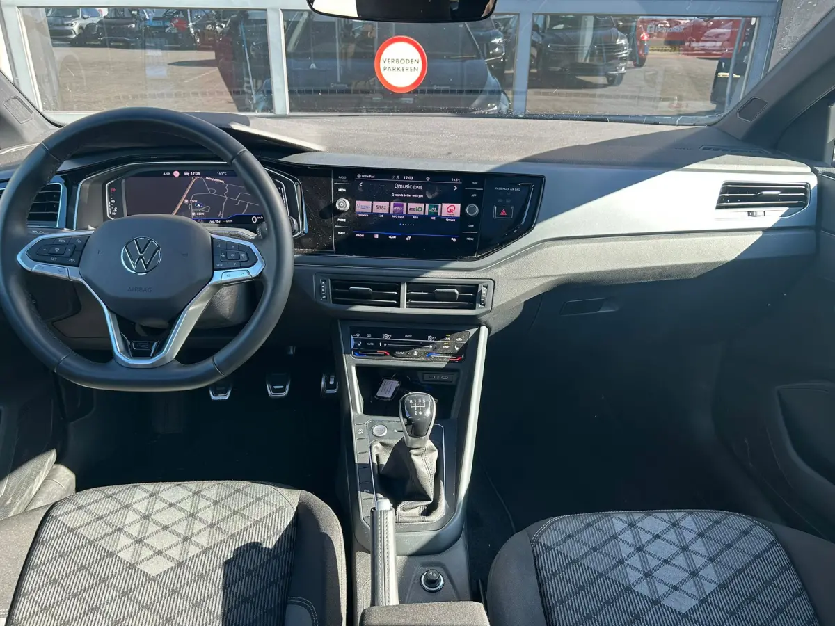 1.0 TSI 95 pk R-Line Business | Elektrische panoramadak | Achteruitrijcamera | Apple carplay |