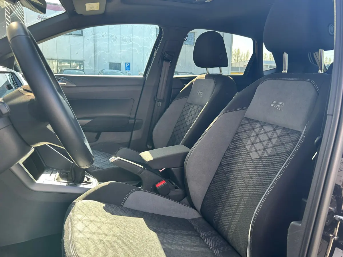 1.0 TSI 95 pk R-Line Business | Elektrische panoramadak | Achteruitrijcamera | Apple carplay |