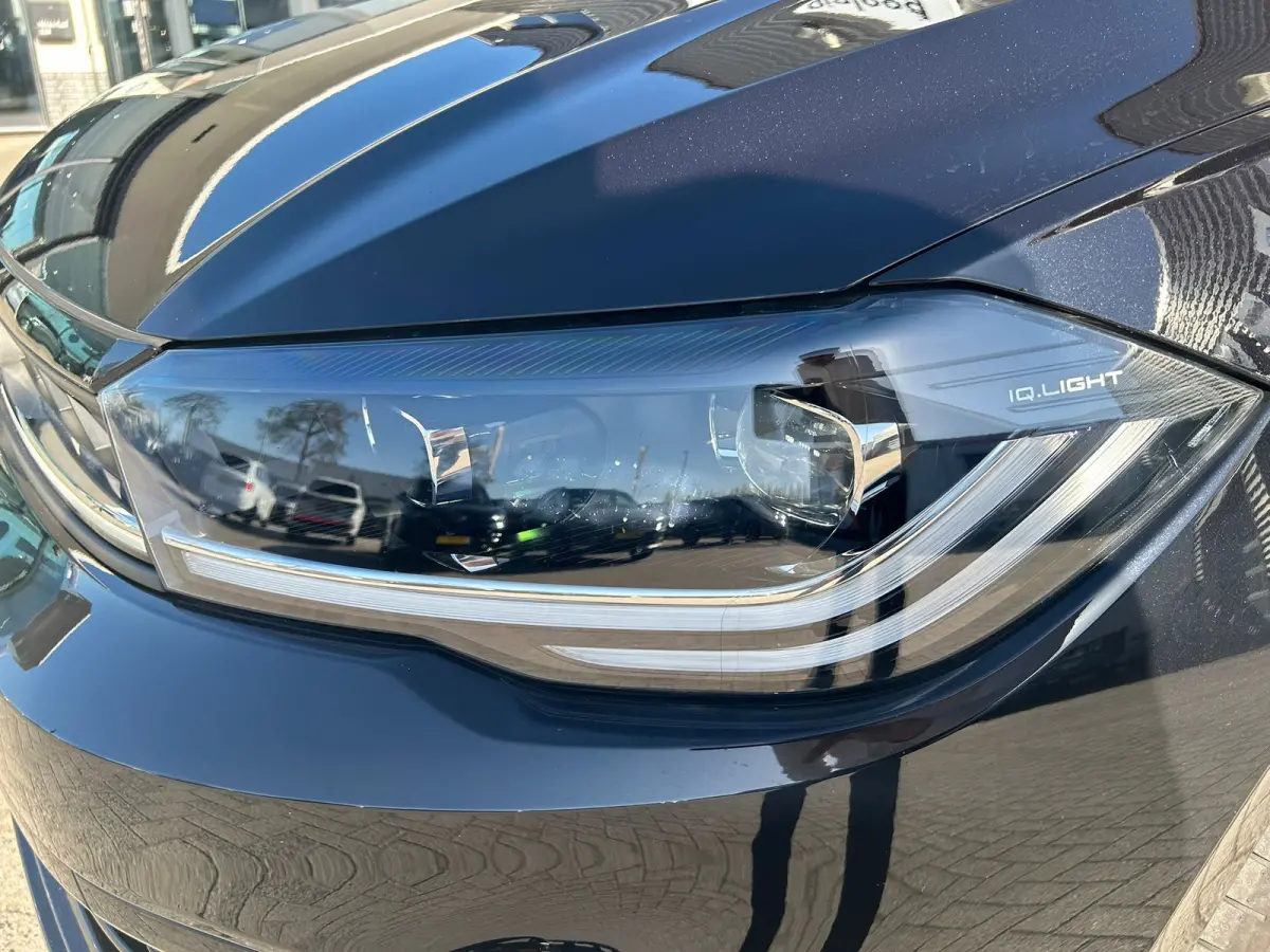 1.0 TSI 95 pk R-Line Business | Elektrische panoramadak | Achteruitrijcamera | Apple carplay |