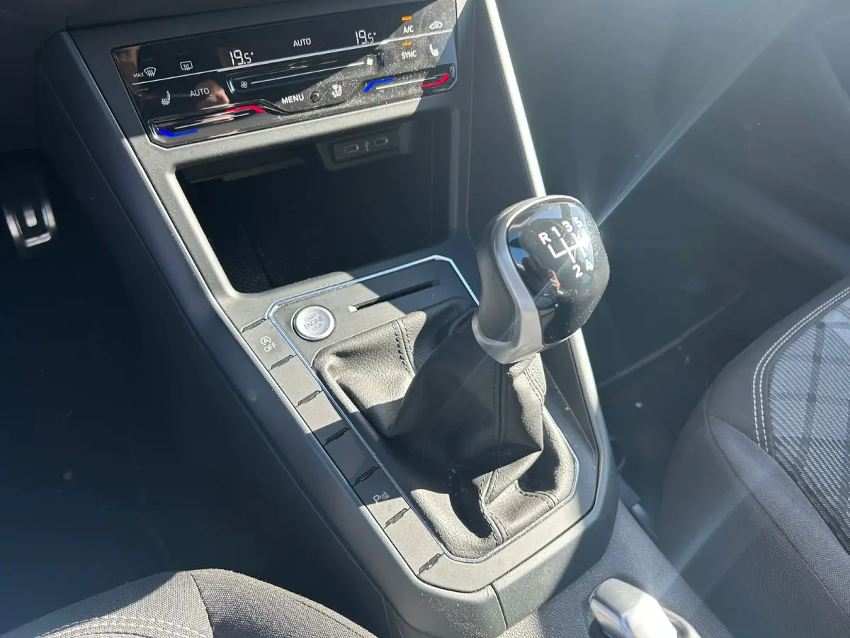 1.0 TSI 95 pk R-Line Business | Elektrische panoramadak | Achteruitrijcamera | Apple carplay |