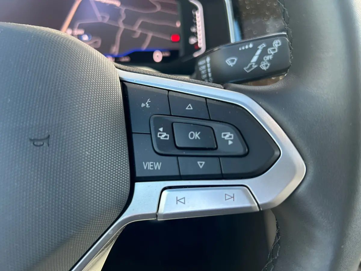 1.0 TSI 95 pk R-Line Business | Elektrische panoramadak | Achteruitrijcamera | Apple carplay |